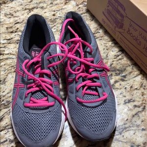 Women’s ASICS gel contend size 8.5 w/ Amplifoam